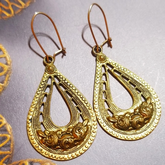 Antique Gilded Sterling Silver Cannetille Reppousse Earrings - Picture 2 of 6